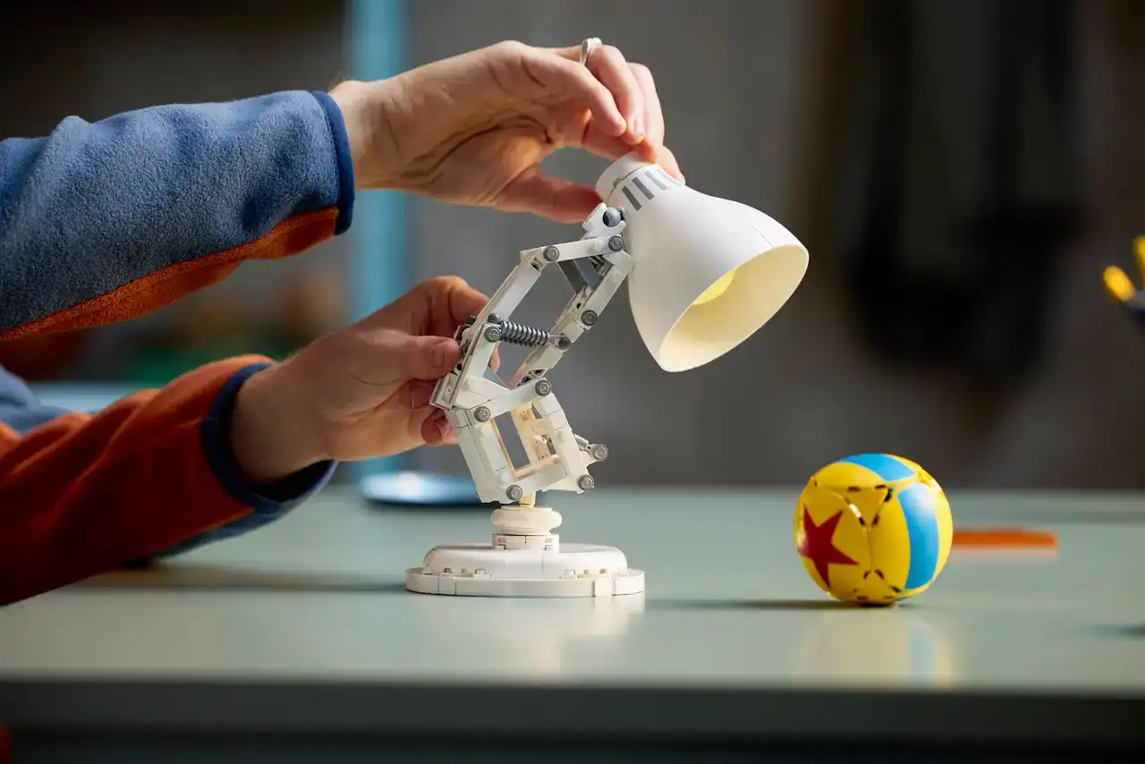 21357 - Disney Pixar Luxo Jr.
