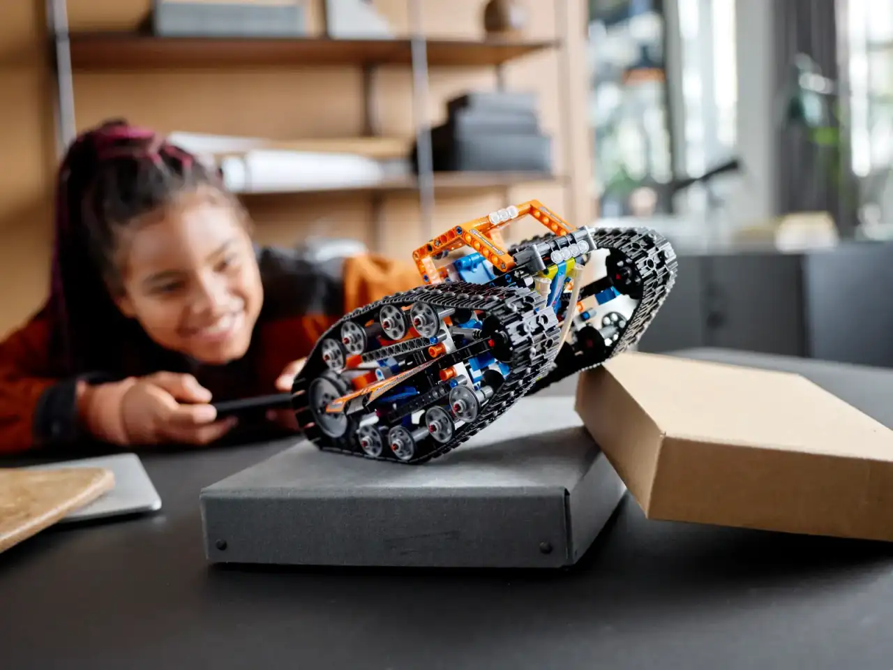 42140 - App-Controlled Transformation Vehicle