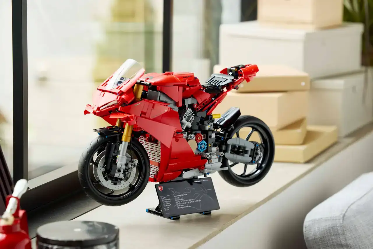 42202 - Ducati Panigale V4 S Motorcycle