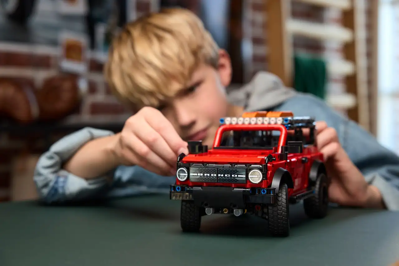 42213 - Ford Bronco SUV