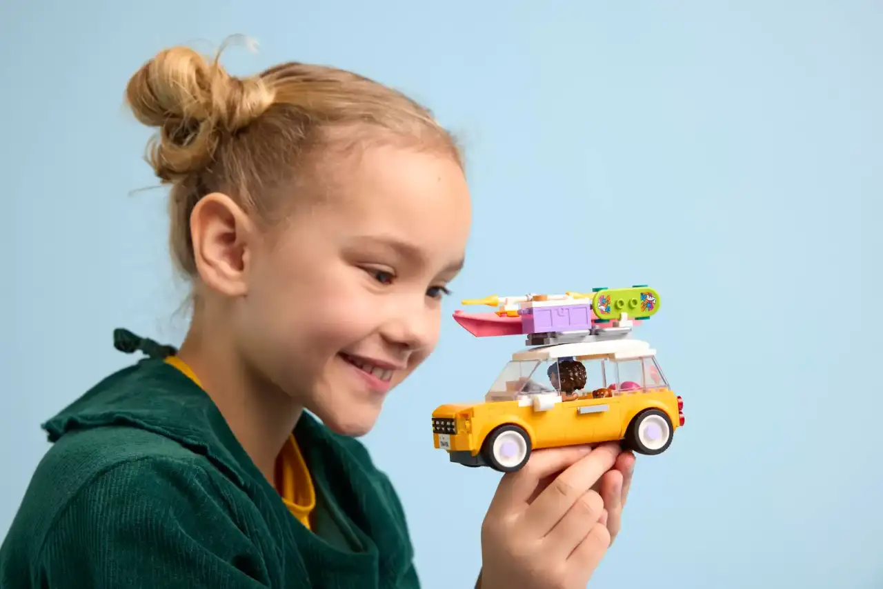 42659 - Friendship Road-Trip Travel Car
