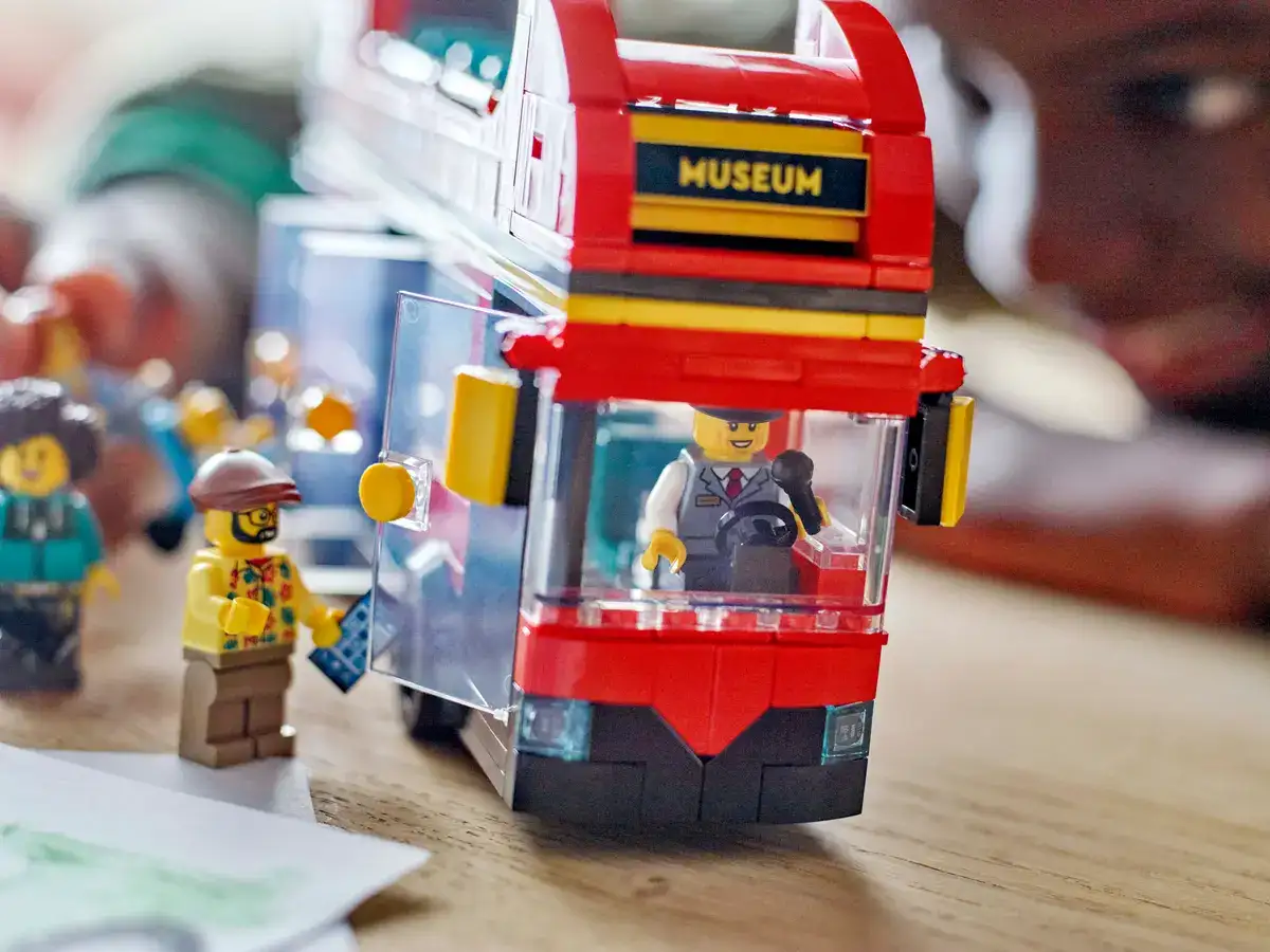 60407 - Double-Decker Sightseeing Bus