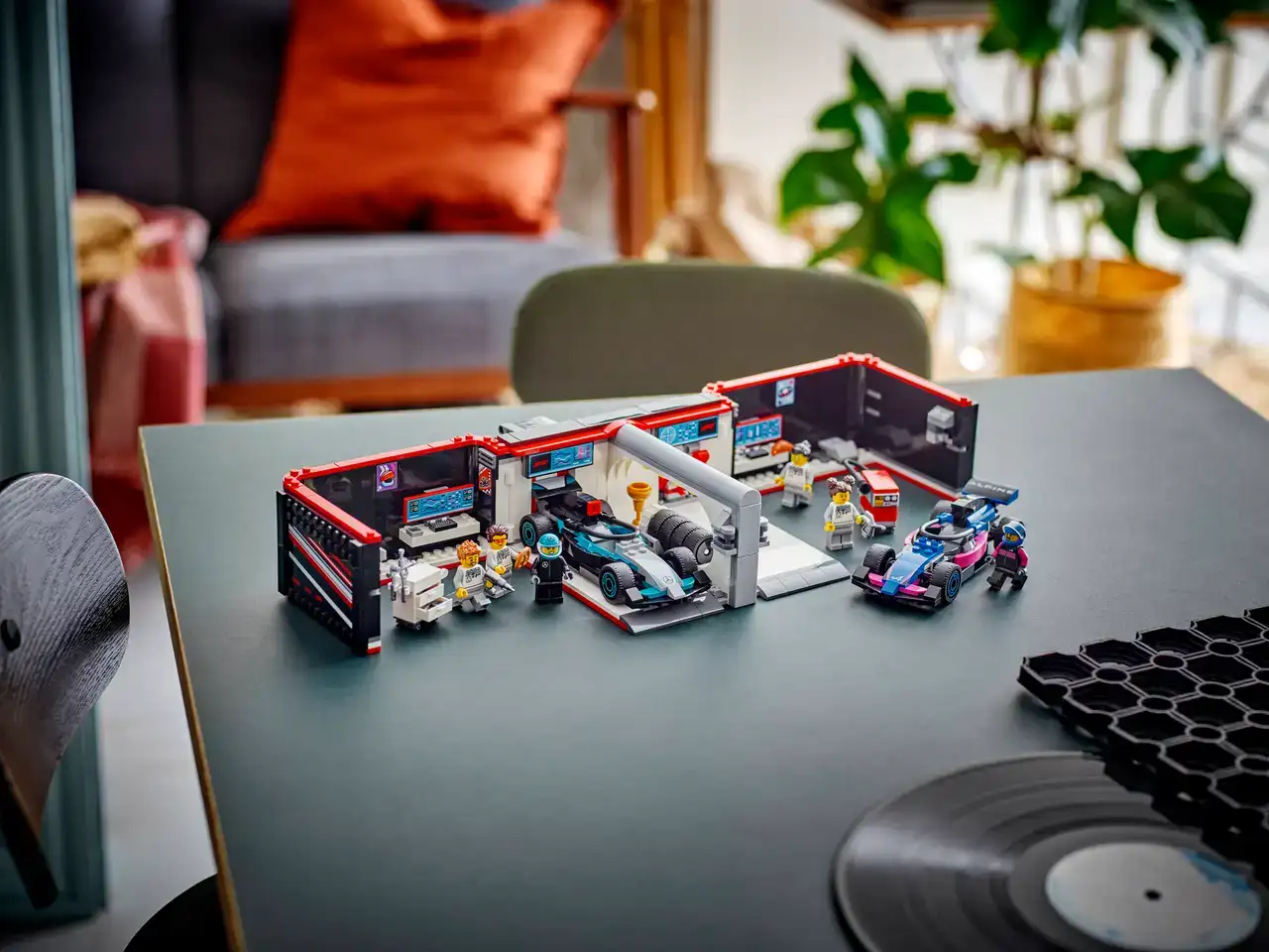 60444 - F1 Garage & Mercedes-AMG & Alpine Cars
