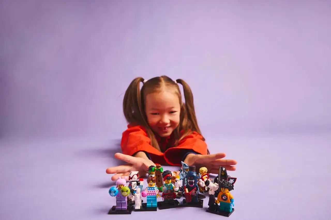 71048 - LEGO® Minifigures Series 27 - Random