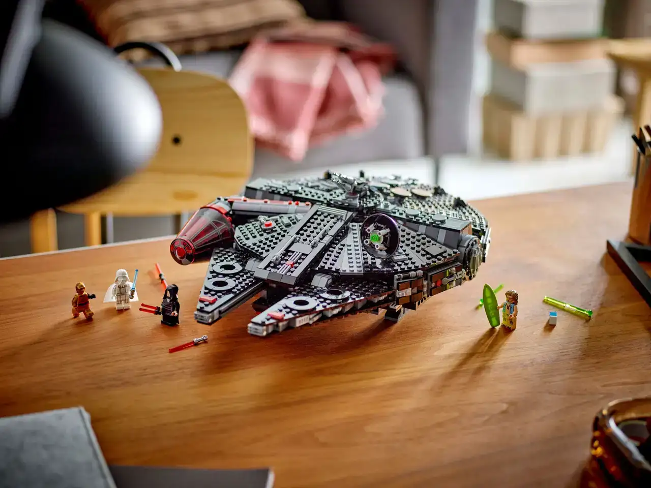75389 - The Dark Falcon