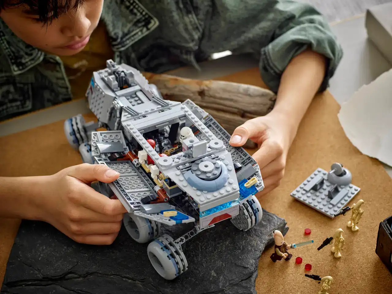 75413 - Republic Juggernaut