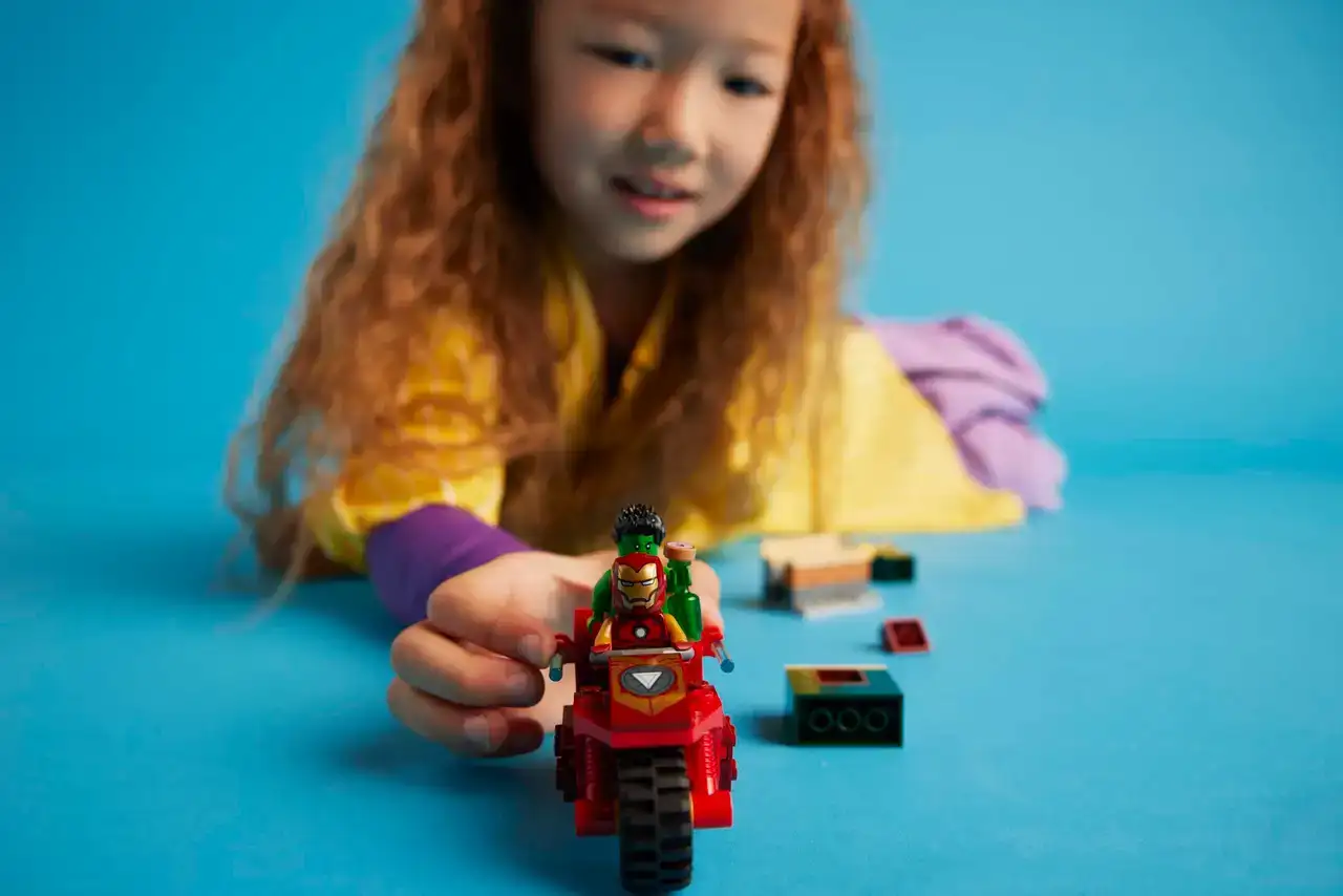 76287 - Iron Man with Bike and The Hulk