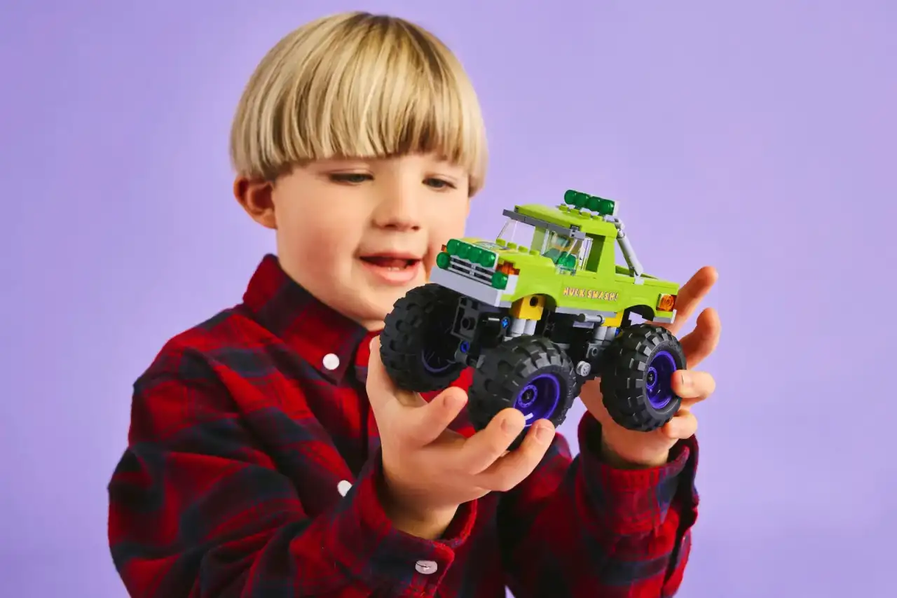 76312 - The Hulk Truck vs. Thanos