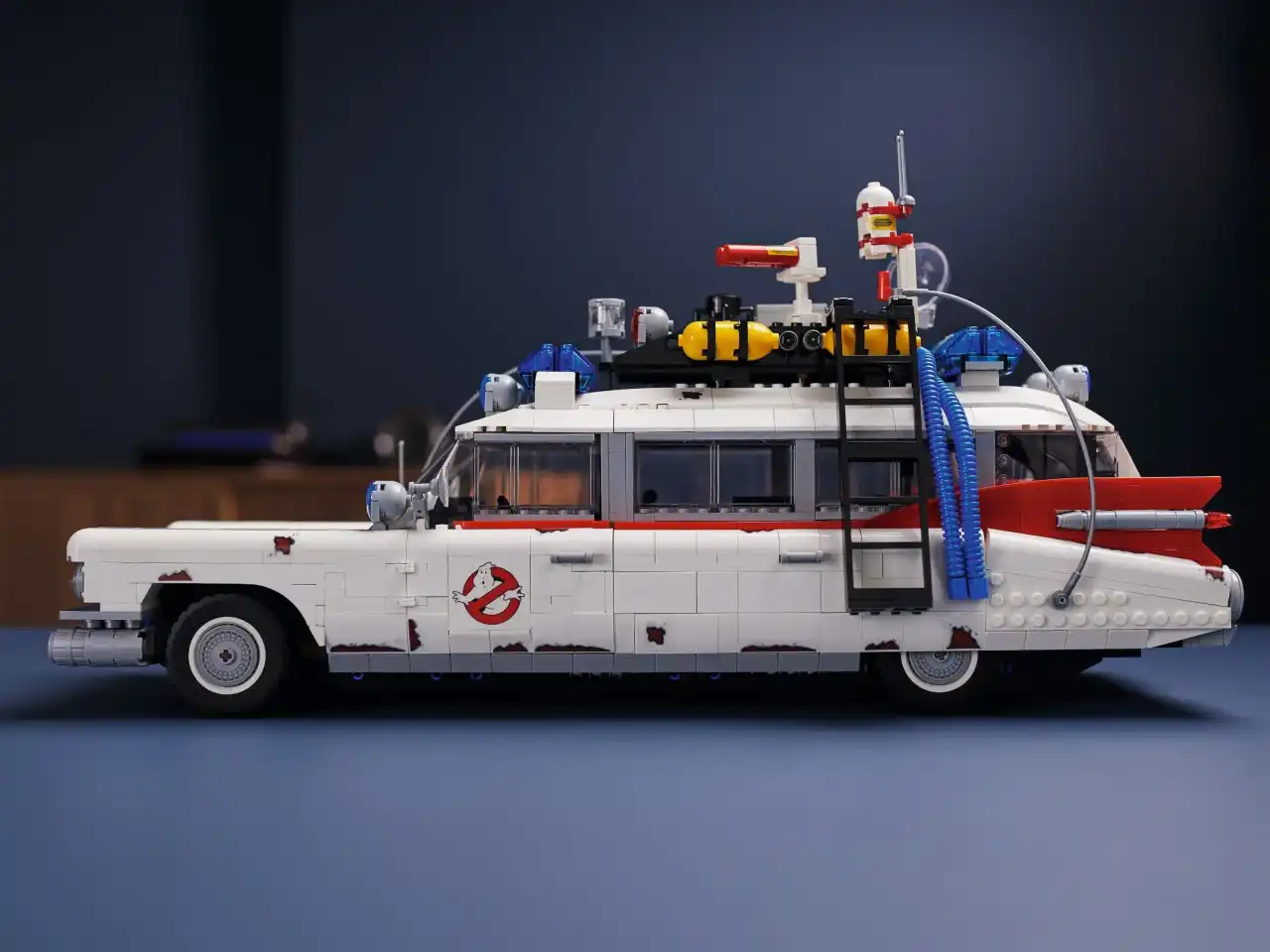 10274 - Ghostbusters ECTO-1