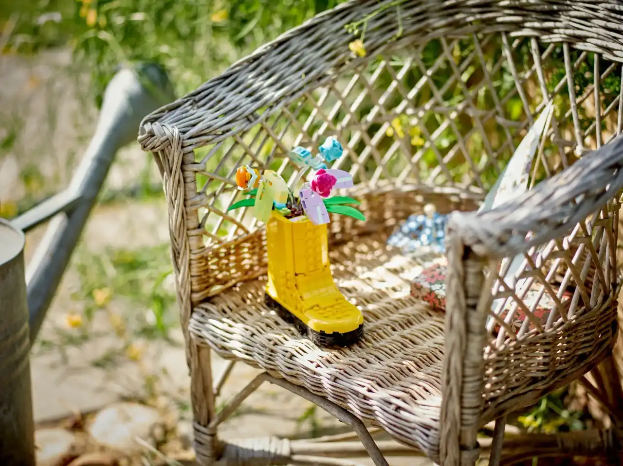 31149 - Flowers in Watering Can