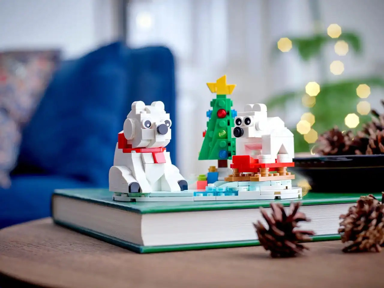 40571 - Wintertime Polar Bears