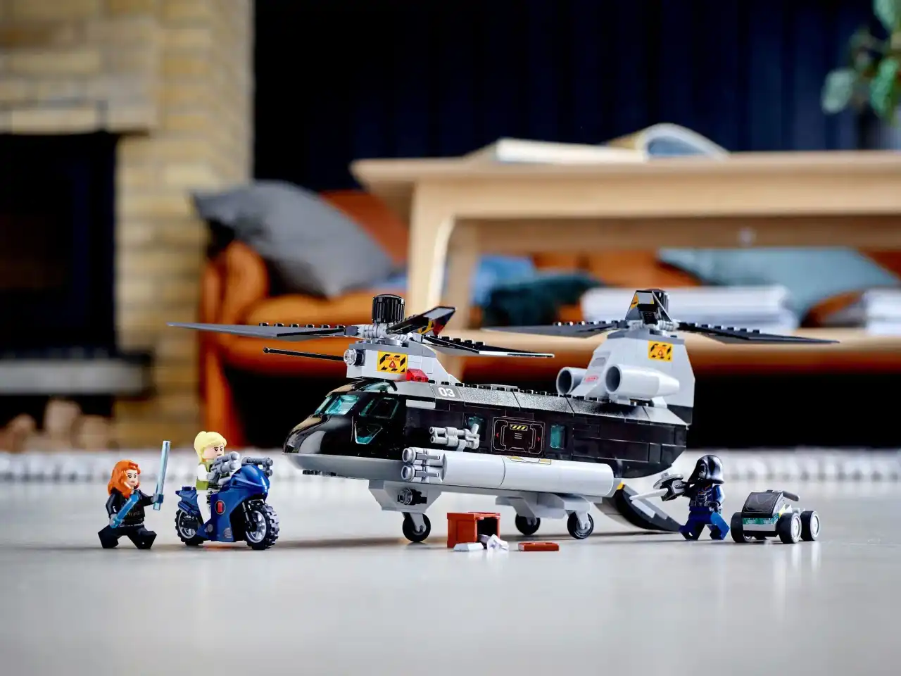 76162 - Black Widow's Helicopter Chase